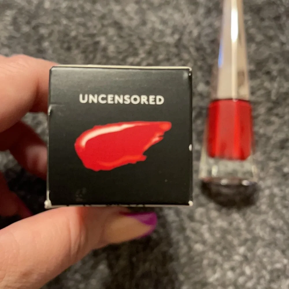 Fenty Uncensored Stunna Lip Paint